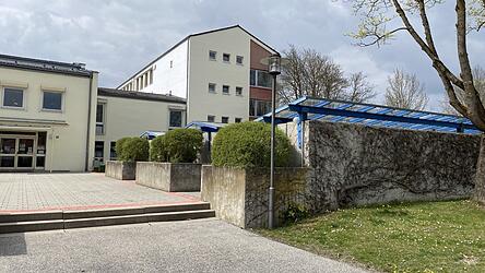 Wegen einer Schmiererei r&uuml;ckte die Polizei zur Dominik-Brunner-Mittelschule aus.