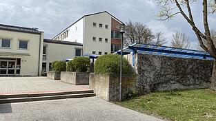 Wegen einer Schmiererei r&uuml;ckte die Polizei zur Dominik-Brunner-Mittelschule aus.