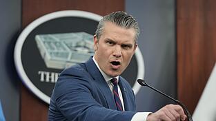 Soldaten ab 30 sollen künftig jährlich auf einen möglichen Testosteronmangel getestet werden - sagt US-Verteidigungsminister Pete Hegseth. (Archivbild) Soldaten ab 30 sollen künftig jährlich auf einen möglichen Testosteronmangel getestet werden - sagt US-Verteidigungsminister Pete Hegseth. (Archivbild)