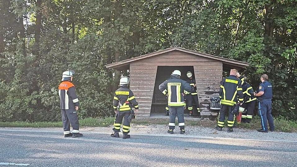 Auch die Feuerwehren waren im Einsatz. Auch die Feuerwehren waren im Einsatz.