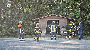 Auch die Feuerwehren waren im Einsatz. Auch die Feuerwehren waren im Einsatz.