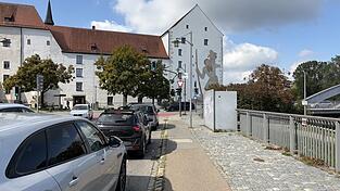 „Voll nervig“: Autofahrer schimpfen nach dem Ende der Grünpfeil-Regelung über Staus und längere Wartezeiten. „Voll nervig“: Autofahrer schimpfen nach dem Ende der Grünpfeil-Regelung über Staus und längere Wartezeiten.