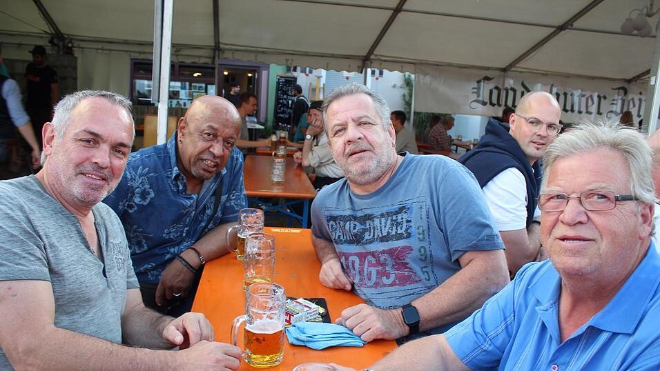 Viele Landshuter genossen ihren Freitagabend auf dem Bismarckplatzfest.