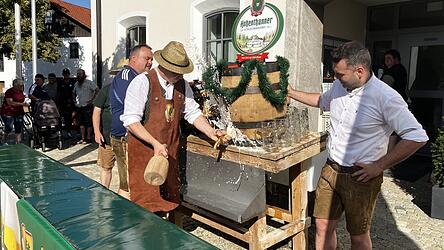 Vier Schl&auml;ge und der erste Banzen Festbier war durch B&uuml;rgermeister und Schirmherrn Daniel Braun angezapft.