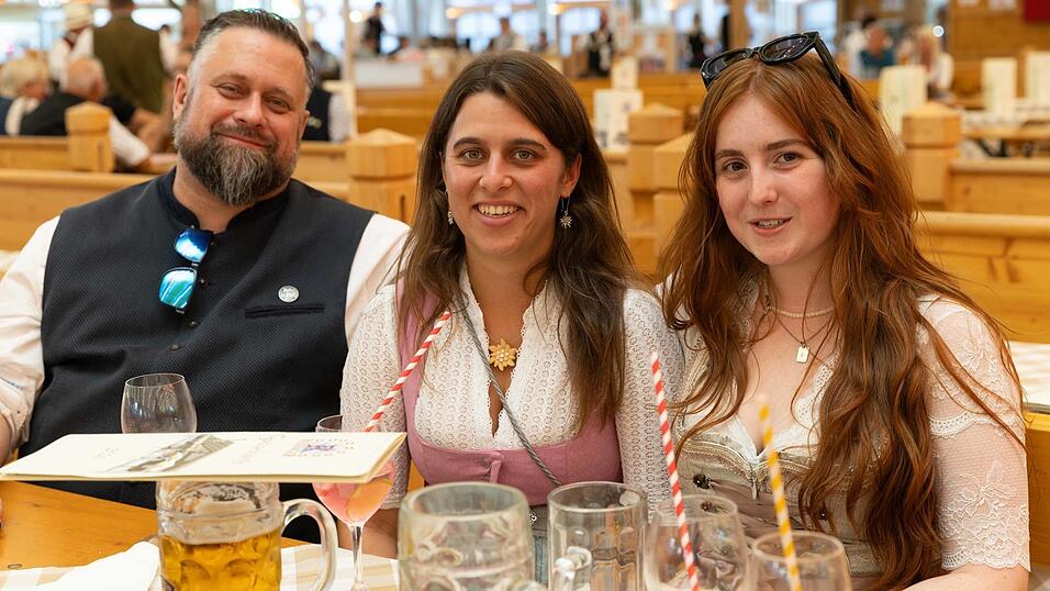 Die Partybilder vom Sonntag, 9. August, aus dem Festzelt Reisinger. Die Partybilder vom Sonntag, 9. August, aus dem Festzelt Reisinger.