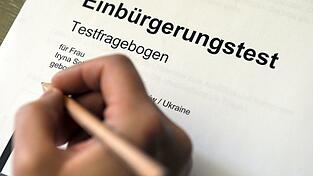 Zwei Verd&auml;chtige sitzen in Untersuchungshaft. (Symbolbild)