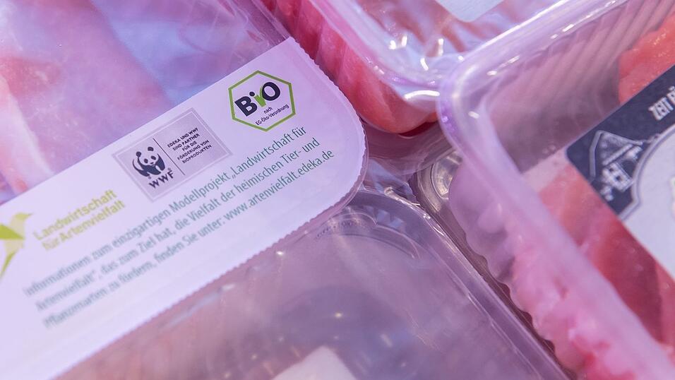 Beim Fleischkauf können Verbraucher auf Siegel achten. Beim Fleischkauf können Verbraucher auf Siegel achten.