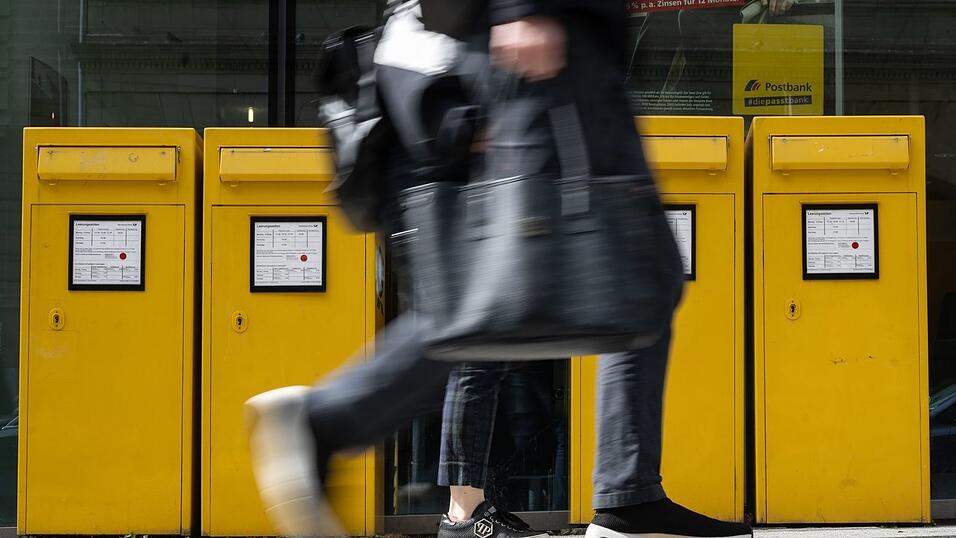 Hier stehen vier Briefkästen nebeneinander, anderswo sind sie spärlicher präsent.