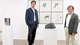 Galerist Jörg Ludwig (rechts) mit dem Kurator des Alf-Lechner-Musuems, Dominik Bais