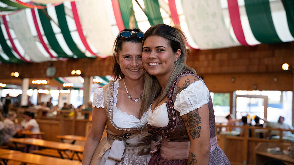 Die Partybilder vom Mittwoch, 12. August, aus dem Festzelt Weckmann. Die Partybilder vom Mittwoch, 12. August, aus dem Festzelt Weckmann.