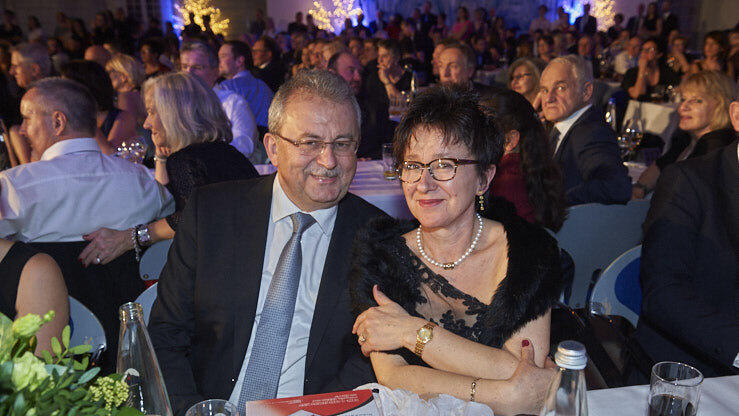 Die Metzgerzunft hat am Samstagabend in die Joseph-von-Fraunhofer-Halle eingeladen. Die Metzgerzunft hat am Samstagabend in die Joseph-von-Fraunhofer-Halle eingeladen.