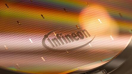 Ein Infineon-Wafer - diese zu zerteilen und weiterzuverarbeiten ist Aufgabe von Backend-Fabriken wie der in Thailand. (Archivbild)