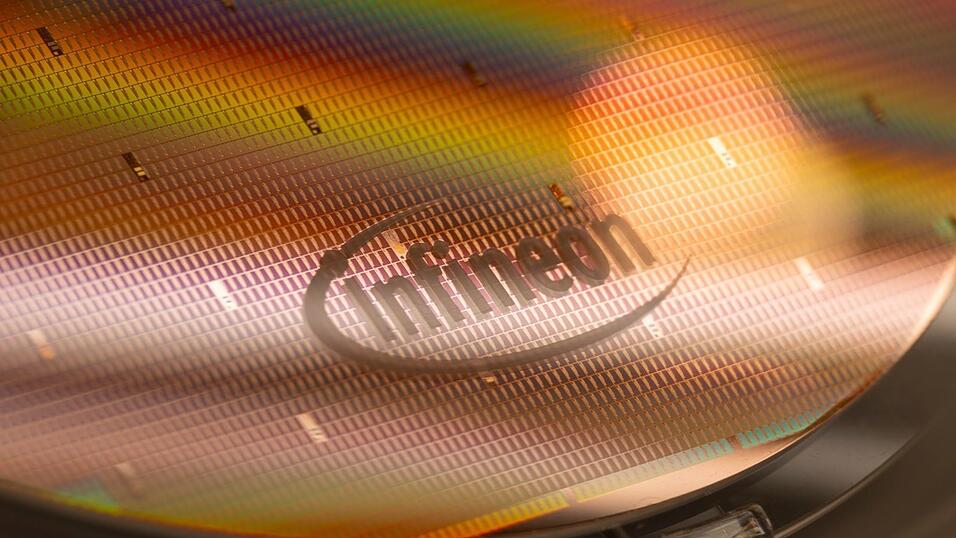 Ein Infineon-Wafer - diese zu zerteilen und weiterzuverarbeiten ist Aufgabe von Backend-Fabriken wie der in Thailand. (Archivbild) Ein Infineon-Wafer - diese zu zerteilen und weiterzuverarbeiten ist Aufgabe von Backend-Fabriken wie der in Thailand. (Archivbild)