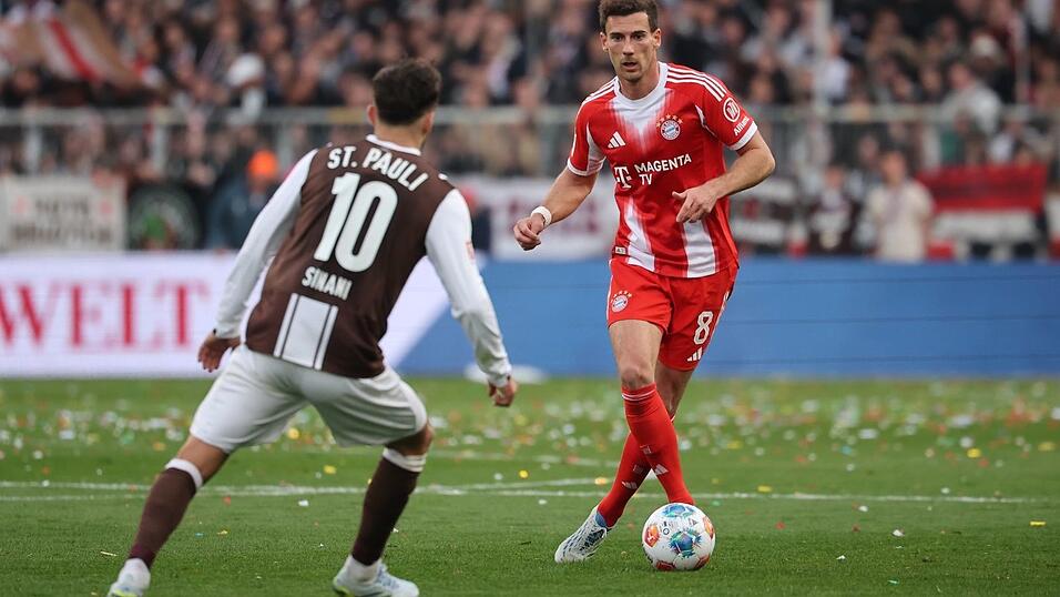 Leon Goretzka (r) erzielte das 102. Saisontor f&uuml;r die Rekord-Bayern.