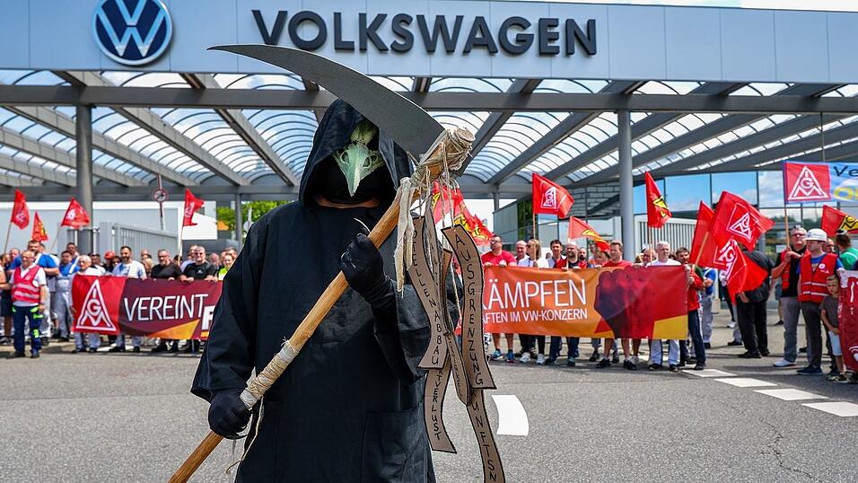 Protest gegen Sparpläne bei VW. Protest gegen Sparpläne bei VW.