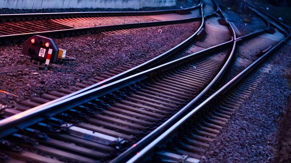 Schäden an der Bahnstrecke zwischen Crailsheim und Aalen. (Symbolbild) Schäden an der Bahnstrecke zwischen Crailsheim und Aalen. (Symbolbild)