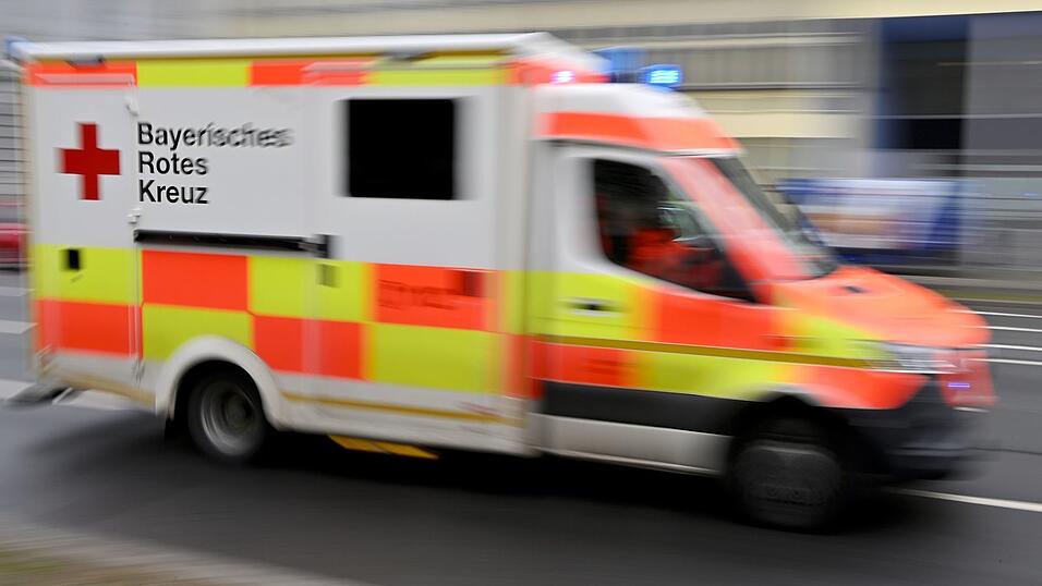 Elf Sch&uuml;ler wurden laut Polizei vorsorglich ins Krankenhaus gebracht. (Symbolbild)