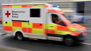 Elf Sch&uuml;ler wurden laut Polizei vorsorglich ins Krankenhaus gebracht. (Symbolbild)