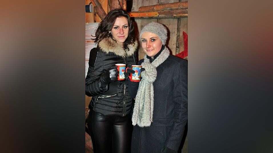 Der Christkindlmarkt und die Weihnachtspyramide geh&ouml;ren in der Adventszeit zu den beliebtesten Treffpunkten in Landshut.