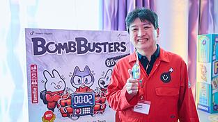 Spieleautor Hisashi Hayashi gewann mit «Bomb Busters» die Auszeichnung «Spiel des Jahres» 2025.