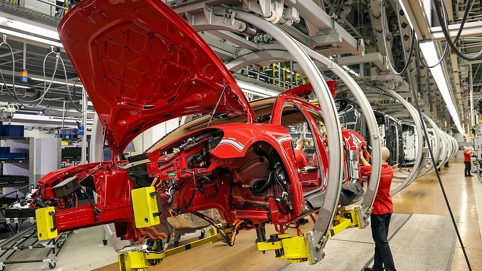 In der Autoindustrie sind die Gewinne stark gesunken. (Archivbild)
