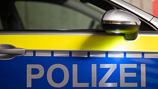 Die Polizei ermittelt nach einem Wohnungsbrand in Hohenschambach nach der Ursache.