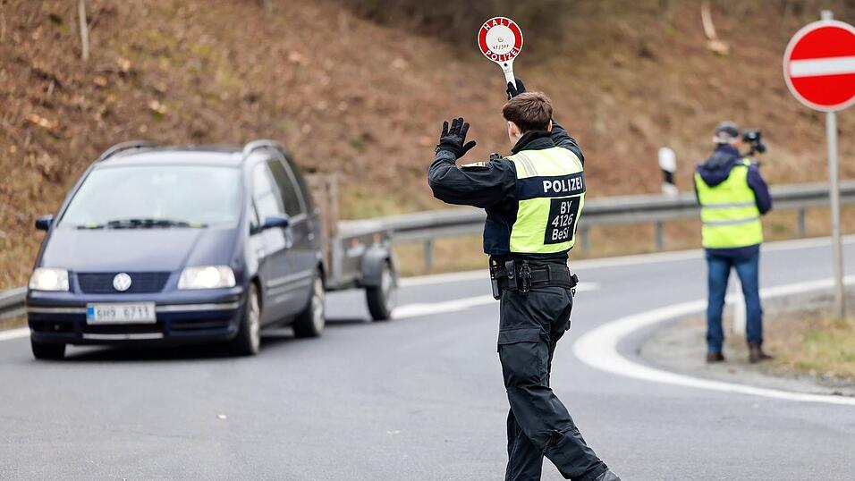 Verglichen mit 2023 ist die Zahl der unerlaubten Einreisen nach Bayern massiv gesunken. (Archivbild)