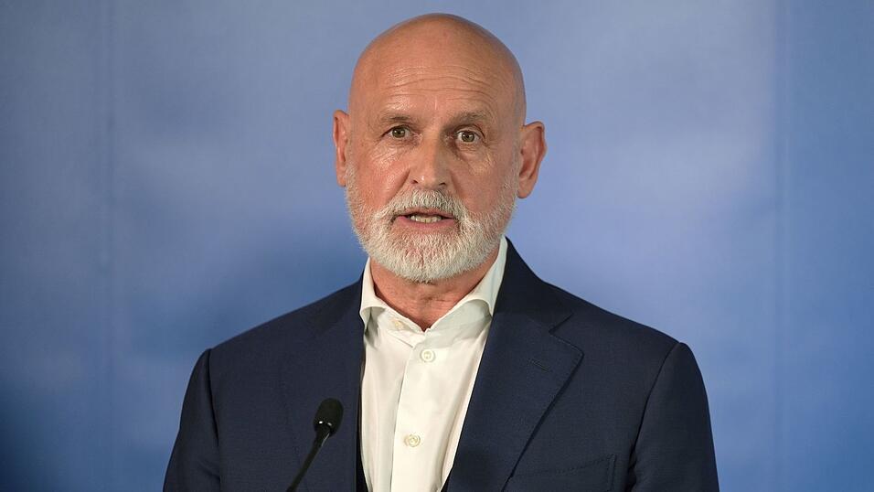 Volker Geyer, Vorsitzender des Beamtenbunds dbb, sorgt sich um das Ansehen des Staates (Foto: Archiv). Volker Geyer, Vorsitzender des Beamtenbunds dbb, sorgt sich um das Ansehen des Staates (Foto: Archiv).