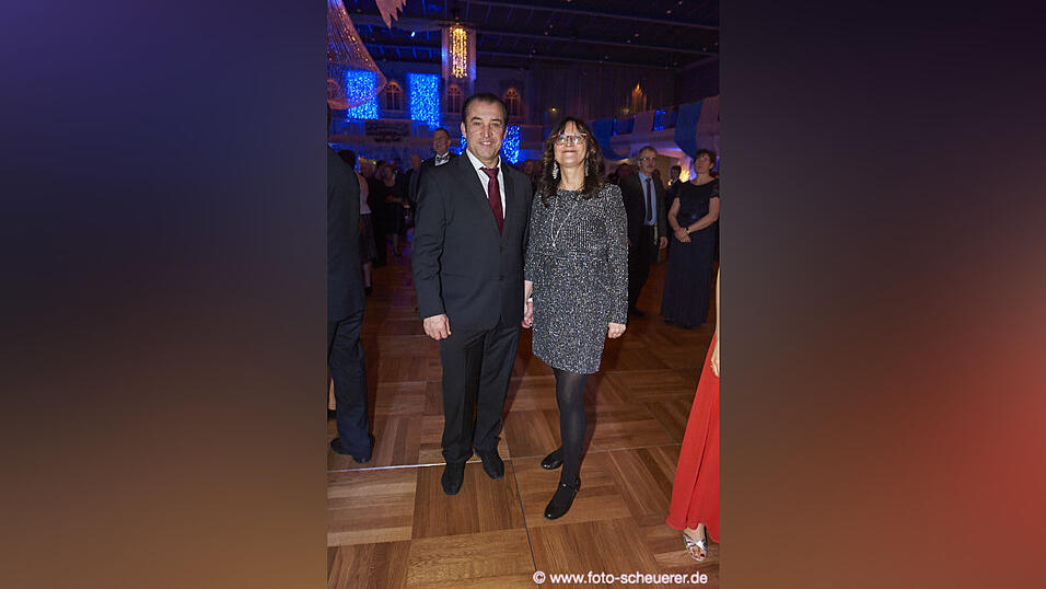 Die Metzgerzunft hat am Samstagabend in die Joseph-von-Fraunhofer-Halle eingeladen. Die Metzgerzunft hat am Samstagabend in die Joseph-von-Fraunhofer-Halle eingeladen.