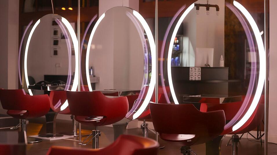 Während der Pandemie waren Friseursalons zeitweilig geschlossen, teilweise durften sie nur unter strengen Auflagen öffnen. (Archivbild) Während der Pandemie waren Friseursalons zeitweilig geschlossen, teilweise durften sie nur unter strengen Auflagen öffnen. (Archivbild)