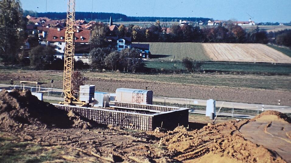 Am Ortsrand Geisenhausens entstand der damals zweite Kindergarten „Sankt Theobald“ an der Vilsbiburger Straße. Am Ortsrand Geisenhausens entstand der damals zweite Kindergarten „Sankt Theobald“ an der Vilsbiburger Straße.