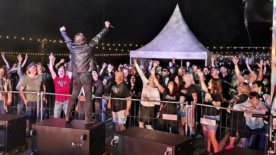 Vor allem 'Bono' kam den Fans sehr nah. Vor allem 'Bono' kam den Fans sehr nah.