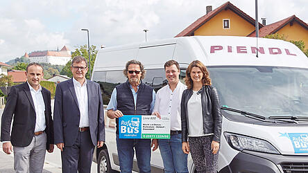 Östlich von Regensburg gibt es nur vereinzelte Rufbuslinien, zum Beispiel die Linie 800, die im Herbst 2022 im Wörther Stadtgebiet den Betrieb aufnahm. Könnte sich künftig das Rufbussystem Elma aus dem westlichen Landkreis auch auf Kommunen im Osten, Süden und Norden des Landkreises ausdehnen? Östlich von Regensburg gibt es nur vereinzelte Rufbuslinien, zum Beispiel die Linie 800, die im Herbst 2022 im Wörther Stadtgebiet den Betrieb aufnahm. Könnte sich künftig das Rufbussystem Elma aus dem westlichen Landkreis auch auf Kommunen im Osten, Süden und Norden des Landkreises ausdehnen?