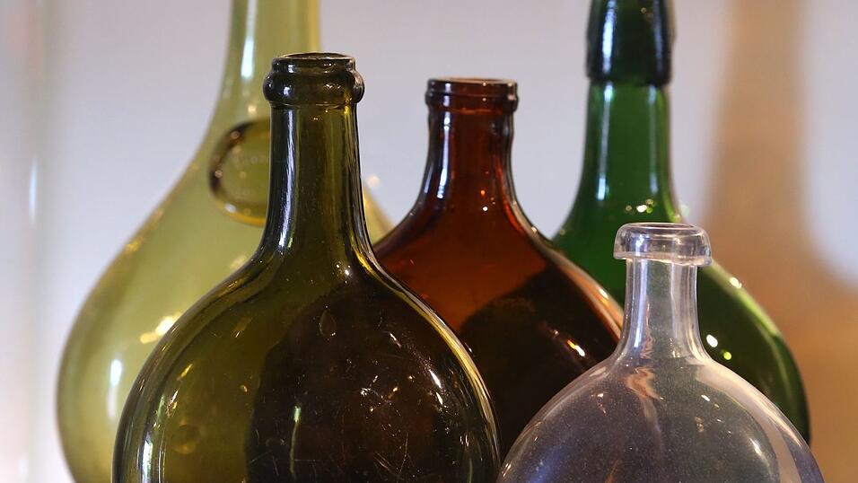 &Uuml;ber die Jahre hat sich das Design eines Bocksbeutels leicht ver&auml;ndert. (Archivbild)