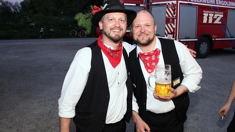 Auch am Freitag war super Stimmung am Ergoldinger Volksfest. Auch am Freitag war super Stimmung am Ergoldinger Volksfest.