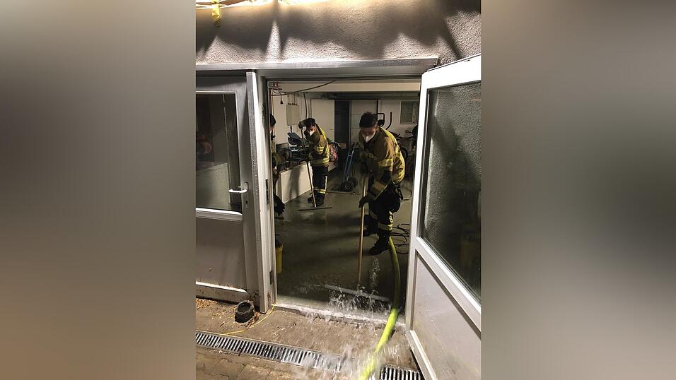 Rund 50 Eins&auml;tze in der Nacht auf Mittwoch betrafen vollgelaufene Keller.