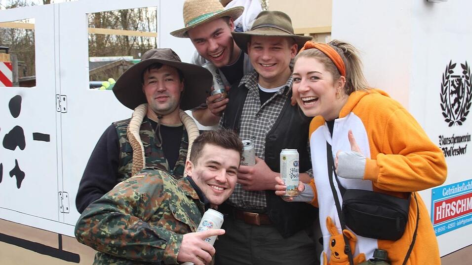 Viele Faschings-Fans haben sich am Samstag den Umzug in Langenbach angesehen. Viele Faschings-Fans haben sich am Samstag den Umzug in Langenbach angesehen.