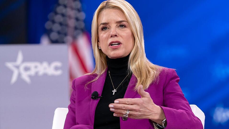 US-Justizministerin Pam Bondi hat angekündigt, dass bisher unter Verschluss gehaltene Akten zum Fall des mutmaßlichen Sexualstraftäters Jeffrey Epstein veröffentlicht werden sollen (Archivbild).