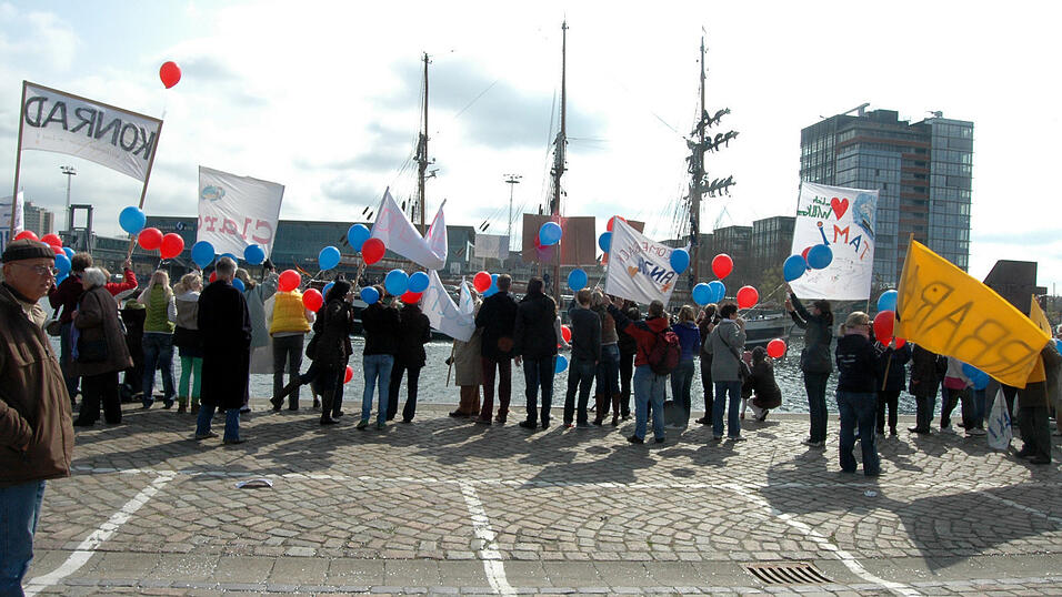 Rückkehr und Begrüßung am 24.04.2010 in Kiel Rückkehr und Begrüßung am 24.04.2010 in Kiel