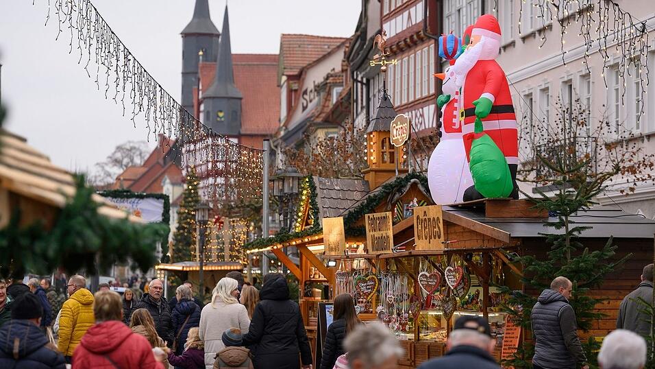 Mehrere Zeugen hatten angegeben, am Freitagabend dort einen Mann mit einer Langwaffe gesehen zu haben.