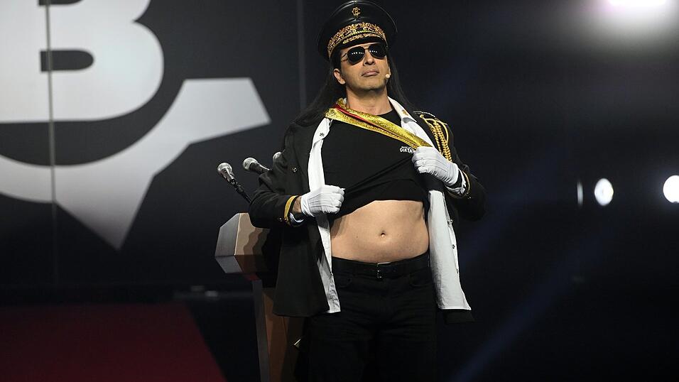 Irgendwann hatte Bülent Ceylan genug von seiner Uniform. Irgendwann hatte Bülent Ceylan genug von seiner Uniform.