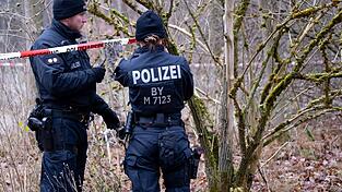 Die Polizei sucht nach der Identität einer in einem Wald bei Neuried gefundenen Toten.
