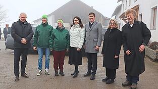 Alois Rainer, Andreas und Katharina Adlhoch, Martina Englhardt-Kopf, Patrick Grossmann, Marion Macht und Franz L&ouml;ffl.