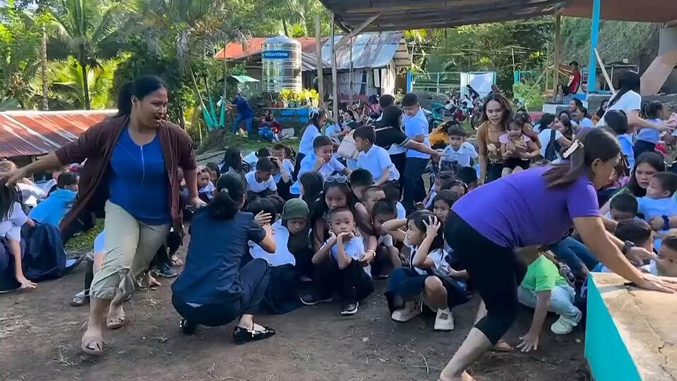 Vielerorts war es der erste Schultag auf den Philippinen. Vielerorts war es der erste Schultag auf den Philippinen.