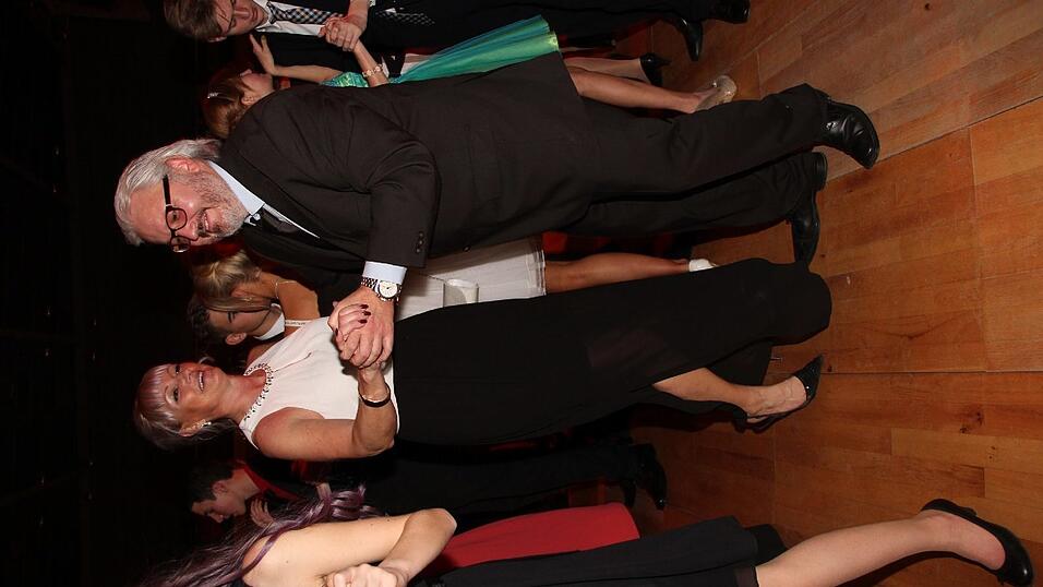 Die Bilder vom Abschlussball der Tanzschule Seidel in der Fraunhofer-Halle am 28. November. Die Bilder vom Abschlussball der Tanzschule Seidel in der Fraunhofer-Halle am 28. November.