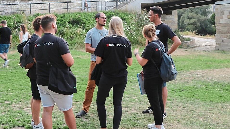 Seit Ende Juni sind insgesamt 14 Nachtschichtler unterwegs, anfangs noch mit Unterstützung von Koordinator Jakob Pfreimer (in Grau). Seit Ende Juni sind insgesamt 14 Nachtschichtler unterwegs, anfangs noch mit Unterstützung von Koordinator Jakob Pfreimer (in Grau).