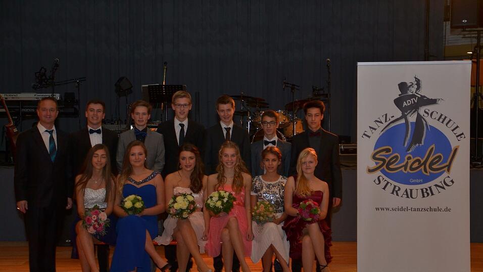 Die Bilder vom Abschlussball der Tanzschule Seidel in der Fraunhofer-Halle am 28. November. Die Bilder vom Abschlussball der Tanzschule Seidel in der Fraunhofer-Halle am 28. November.