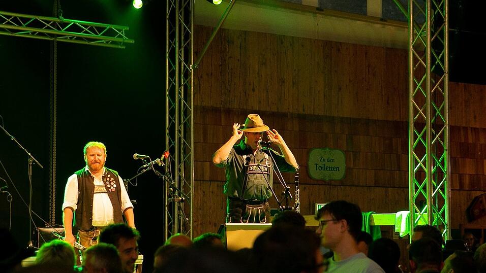 Am Dienstag spielte der Menzl im Festzelt Weckmann auf. Diese Blasmusikfreunde waren mit dabei.