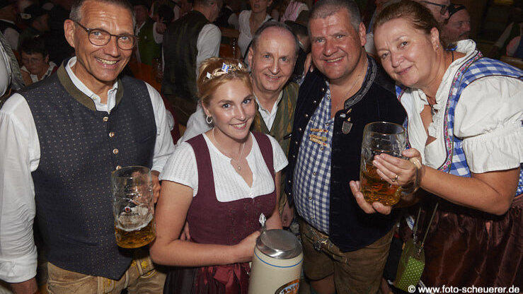 Die Partybilder vom Freitag, 9. August 2024, aus dem Festzelt Lechner. Die Partybilder vom Freitag, 9. August 2024, aus dem Festzelt Lechner.