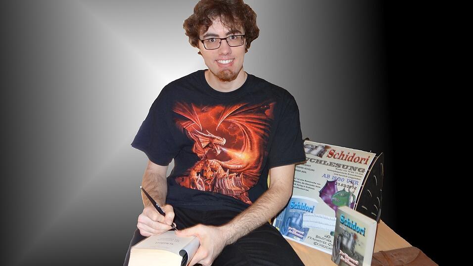 Alexander Bierl (20 Jahre) aus Traitsching'Schidori - Der Vormarsch der Dämonen', 'Schidori - Die Macht der Drachenwelt'erschienen im Morsak Verlag aus GrafenauDas erste Buch, das ich je gelesen habe: 'Das Sams' von Paul Maar Meine erste Geschichte habe ich geschrieben mit: acht Jahren Darum geht's in 'Schidori': In der Fantasywelt Orbilura sind dunkle Mächte am Werk. Aus den Portalen in Eventus, die eine Reise in andere Welten ermöglichen, sind die Kreaturen der Unterwelt gekommen: Dämonen! Mit ihrer schwarzen Hexerei stürzen sie die Welt ins Chaos und entfachen einen Krieg ungeahnten Ausmaßes. Einer Prophezeiung zufolge gibt es unter allen Völkern Orbiluras Kinder der Schidori, welche die Erzfeinde der Dämonen sind. In ihnen schlummert die alte Kraft, mit der die Dämonen vernichtet werden können. Im Laufe der Handlung wird sich Matthias, der junge Auserwählte, eines bewusst: Die Welt vertraut darauf, dass er sich den Dämonen in den Weg stellt und sie zurückschlägt. Zögernd akzeptiert er dieses gewaltige Schicksal und findet dabei Freunde in gleichaltrigen Zauberlehrlingen und bedeutende Unterstützer, die seinen Weg mit ihm gehen: Mächtige Magier, einflussreiche Politiker, strategische Feldherrn sowie einen Drachen und andere magische Geschöpfe, welche die Welt ebenso erhalten wollen wie die Menschen. Gemeinsam beginnt ein Kampf, dessen Ausmaß nicht einmal die Dämonen einzuschätzen vermögen. So lange habe ich daran geschrieben: etwa zweieinhalb Jahre für beide Bände Ich schreibe am liebsten: abends, nachtsMein Lieblingsplatz zum Schreiben: Schreiben? Am PC. Notizen und Ideen? An einem ruhigen Ort mit Stift und Papier. Meine besten Ideen habe ich: wenn ich nebenbei Epic Music höre. So bin ich bei meiner Geschichte vorgegangen: Schritt für Schritt mit einem Plan. Wenn eine Idee kommt, reicht es nicht, sie einfach aufzuschreiben. Man muss die Ideen miteinander verbinden und das benötigt eine ordentliche Struktur. Man muss seine Charaktere kennen, um zu wissen, was sie als nächstes tun. Dann kann man die Handlung der Charaktere verbinden. So entsteht eine logische und in sich geschlossene Handlung. Schreibst du gerade an einem neuen Buch? Mein nächstes Buch wird ein Kinder-Fantasyroman rund um Wikinger. Nach zwei Bänden 'Schidori' sollte ich erst einmal eine Pause einlegen, bevor ich später irgendwann mit dieser Reihe fortfahre. Derzeit bin ich mitten in der Ausarbeitung meines neuen Buches und werde deshalb noch nicht mehr dazu verraten. Alexander Bierl (20 Jahre) aus Traitsching'Schidori - Der Vormarsch der Dämonen', 'Schidori - Die Macht der Drachenwelt'erschienen im Morsak Verlag aus GrafenauDas erste Buch, das ich je gelesen habe: 'Das Sams' von Paul Maar Meine erste Geschichte habe ich geschrieben mit: acht Jahren Darum geht's in 'Schidori': In der Fantasywelt Orbilura sind dunkle Mächte am Werk. Aus den Portalen in Eventus, die eine Reise in andere Welten ermöglichen, sind die Kreaturen der Unterwelt gekommen: Dämonen! Mit ihrer schwarzen Hexerei stürzen sie die Welt ins Chaos und entfachen einen Krieg ungeahnten Ausmaßes. Einer Prophezeiung zufolge gibt es unter allen Völkern Orbiluras Kinder der Schidori, welche die Erzfeinde der Dämonen sind. In ihnen schlummert die alte Kraft, mit der die Dämonen vernichtet werden können. Im Laufe der Handlung wird sich Matthias, der junge Auserwählte, eines bewusst: Die Welt vertraut darauf, dass er sich den Dämonen in den Weg stellt und sie zurückschlägt. Zögernd akzeptiert er dieses gewaltige Schicksal und findet dabei Freunde in gleichaltrigen Zauberlehrlingen und bedeutende Unterstützer, die seinen Weg mit ihm gehen: Mächtige Magier, einflussreiche Politiker, strategische Feldherrn sowie einen Drachen und andere magische Geschöpfe, welche die Welt ebenso erhalten wollen wie die Menschen. Gemeinsam beginnt ein Kampf, dessen Ausmaß nicht einmal die Dämonen einzuschätzen vermögen. So lange habe ich daran geschrieben: etwa zweieinhalb Jahre für beide Bände Ich schreibe am liebsten: abends, nachtsMein Lieblingsplatz zum Schreiben: Schreiben? Am PC. Notizen und Ideen? An einem ruhigen Ort mit Stift und Papier. Meine besten Ideen habe ich: wenn ich nebenbei Epic Music höre. So bin ich bei meiner Geschichte vorgegangen: Schritt für Schritt mit einem Plan. Wenn eine Idee kommt, reicht es nicht, sie einfach aufzuschreiben. Man muss die Ideen miteinander verbinden und das benötigt eine ordentliche Struktur. Man muss seine Charaktere kennen, um zu wissen, was sie als nächstes tun. Dann kann man die Handlung der Charaktere verbinden. So entsteht eine logische und in sich geschlossene Handlung. Schreibst du gerade an einem neuen Buch? Mein nächstes Buch wird ein Kinder-Fantasyroman rund um Wikinger. Nach zwei Bänden 'Schidori' sollte ich erst einmal eine Pause einlegen, bevor ich später irgendwann mit dieser Reihe fortfahre. Derzeit bin ich mitten in der Ausarbeitung meines neuen Buches und werde deshalb noch nicht mehr dazu verraten.